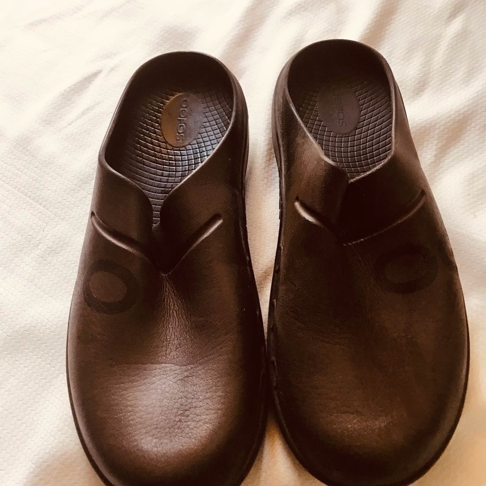 OOFOS Gray and Black Slip-On Loafers with Comfort Fit